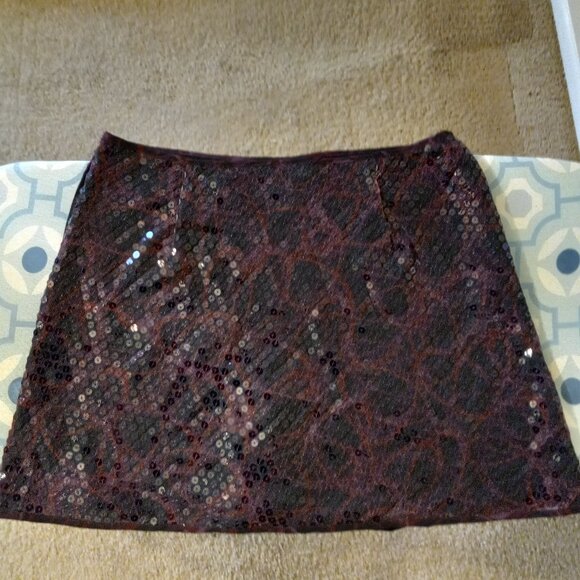 EXPRESS Shimmery Pink/Maroon/Burgundy Miniskirt Women's 1/2 - Picture 1 of 7